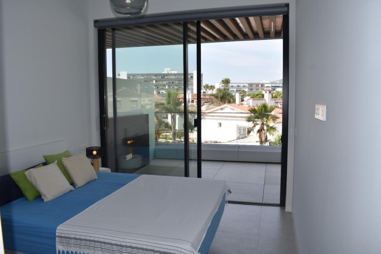 Luxury Complex Beachfront Apartment, Infinity Pool, Sauna, Gym And Large Terrace Torremolinos Exterior photo