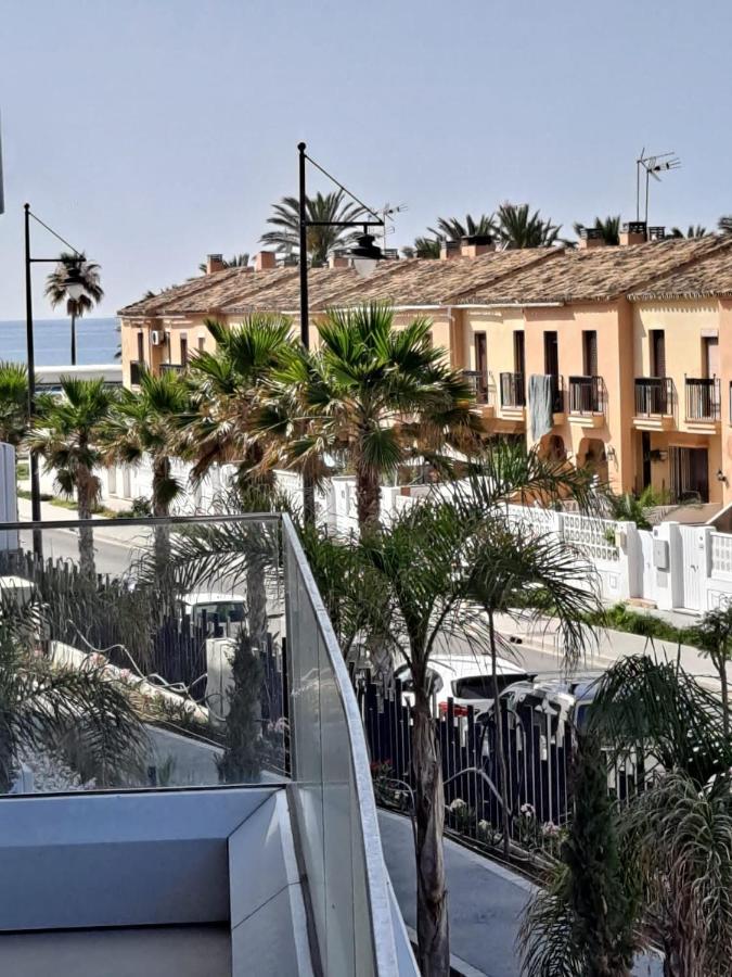 Luxury Complex Beachfront Apartment, Infinity Pool, Sauna, Gym And Large Terrace Torremolinos Exterior photo