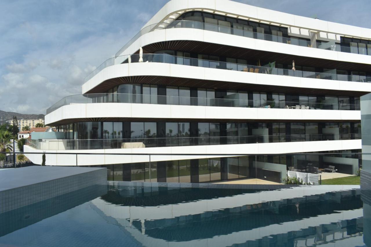 Luxury Complex Beachfront Apartment, Infinity Pool, Sauna, Gym And Large Terrace Torremolinos Exterior photo