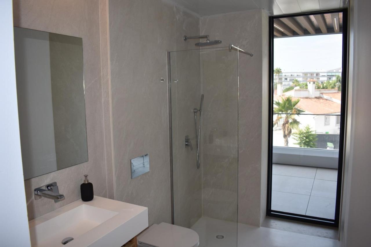 Luxury Complex Beachfront Apartment, Infinity Pool, Sauna, Gym And Large Terrace Torremolinos Exterior photo