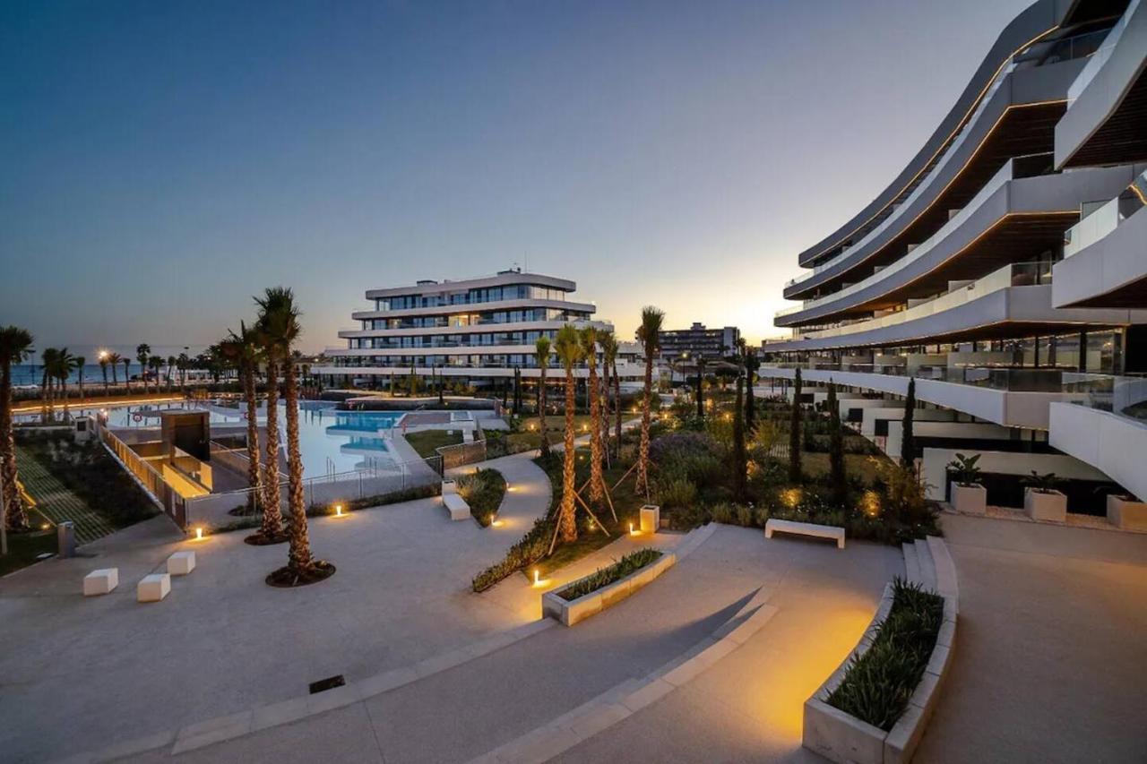 Luxury Complex Beachfront Apartment, Infinity Pool, Sauna, Gym And Large Terrace Torremolinos Exterior photo