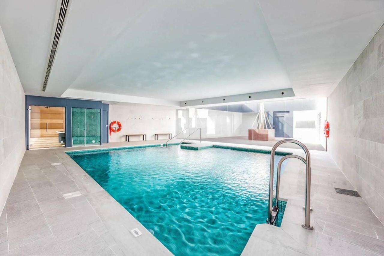 Luxury Complex Beachfront Apartment, Infinity Pool, Sauna, Gym And Large Terrace Torremolinos Exterior photo